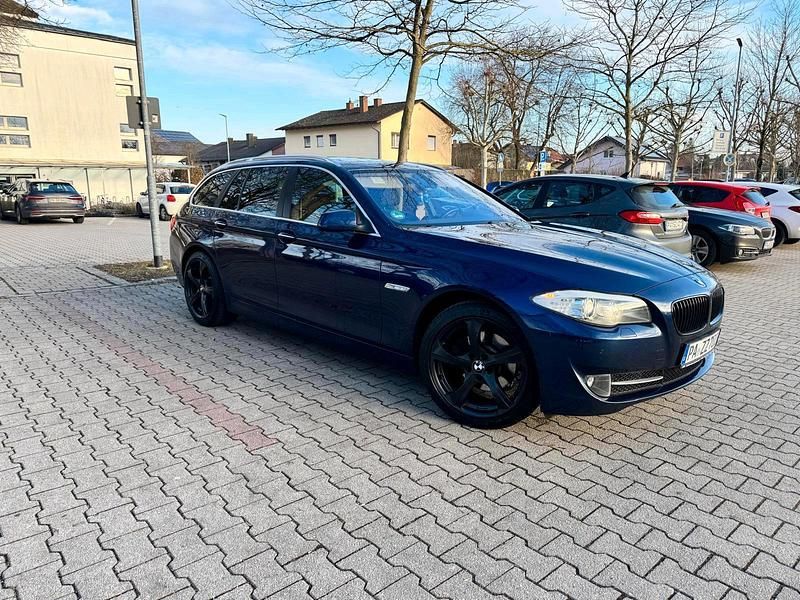 Gebraucht BMW 520 184 PS (135 kW) 2011 Blau Kombi
