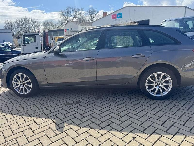 Gebraucht Audi A4 163 PS (119 kW) 2021 Grau Limousine