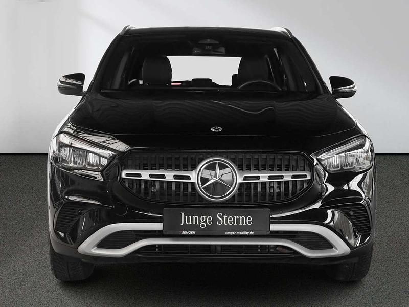 Gebraucht Mercedes GLA200 163 PS (119 kW) 2024 Unilack nachtschwarz SUV