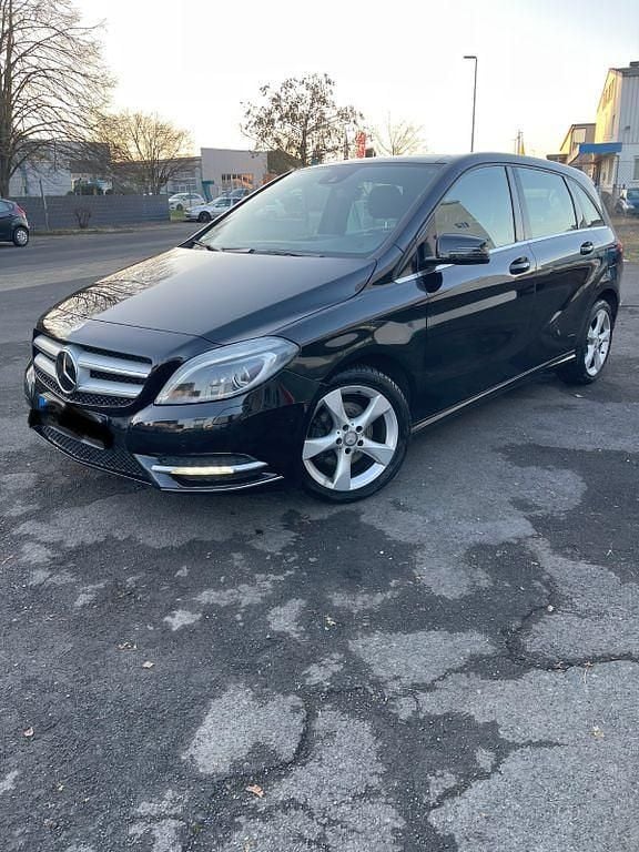 Schwarz Gebraucht 2012 Mercedes B200 Van / Kleinbus | 10.099 € (Guter Preis) - Bild 1/4