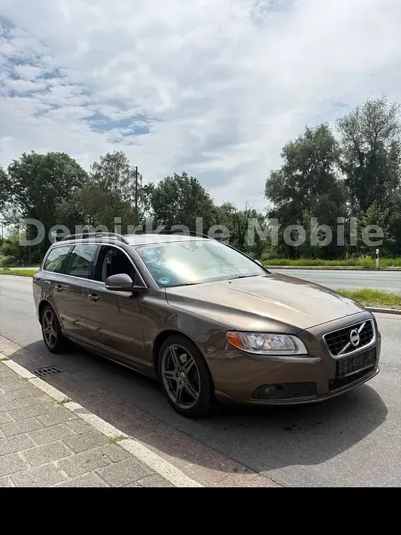 Gebraucht Volvo V70 Pro 163 PS (119 kW) 2013 Braun Kombi