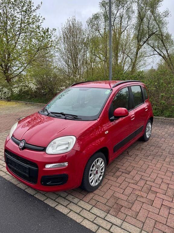 Rot Gebraucht 2012 Fiat Panda Lounge Limousine | 4.750 € (Fairer Preis) - Bild 1/4