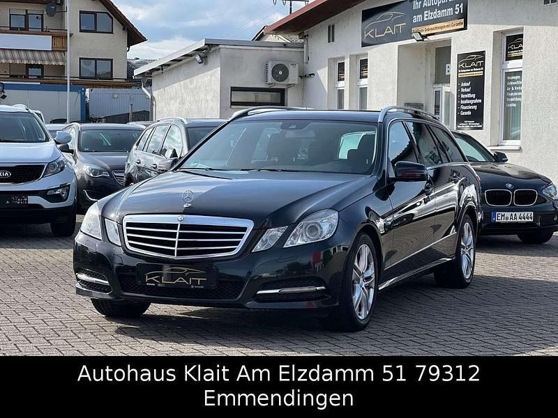 Schwarz Gebraucht 2010 Mercedes E220 Kombi | 10.990 € - Bild 1/4