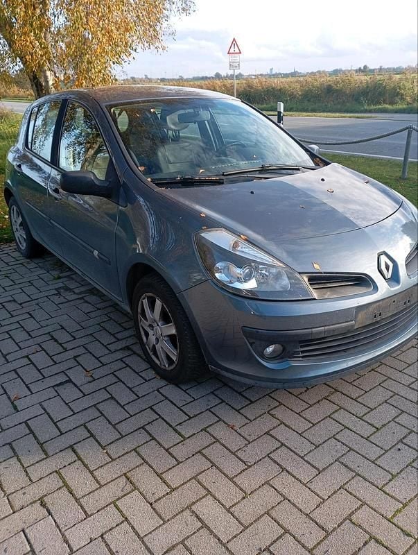 Blau Gebraucht 2006 Renault Clio III Kleinwagen | 950 € (Guter Preis) - Bild 1/4
