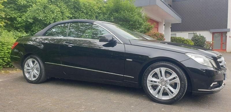 Gebraucht Mercedes E250 204 PS (150 kW) 2010 Schwarz Cabrio