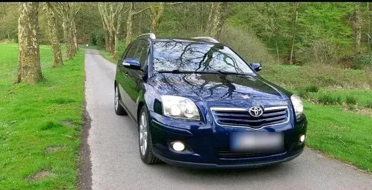 Gebraucht Toyota Avensis T2 150 PS (110 kW) 2008 Blau Kombi
