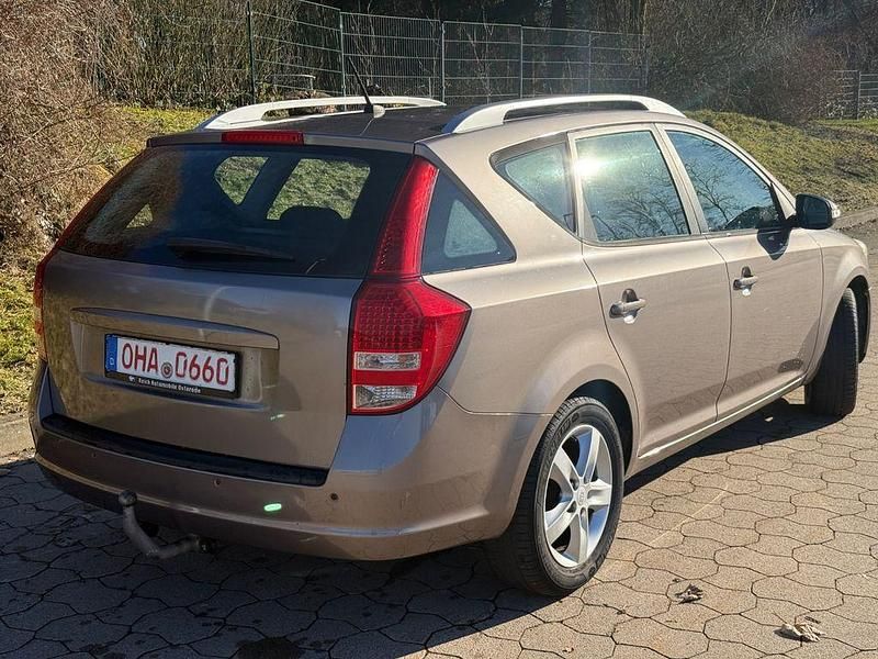 Gebraucht Kia Ceed Sportswagon 125 PS (91 kW) 2011 Beige Kombi
