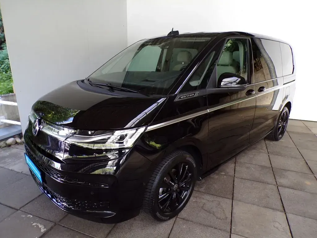 Gebraucht VW T7 Style 150 PS (110 kW) 2024 Deep black perleffekt Van