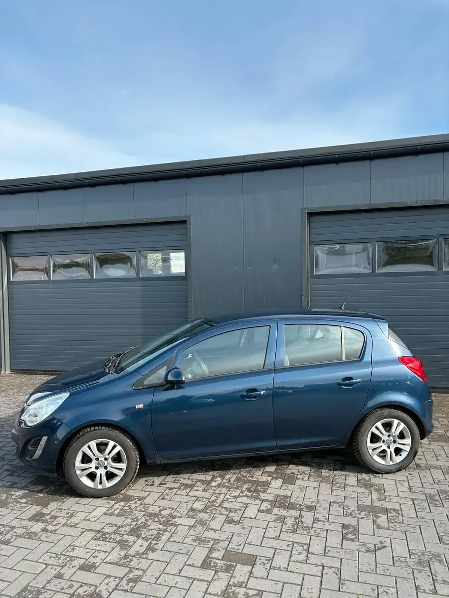 Gebraucht Opel Corsa 85 PS (62 kW) 2012 Blau Kleinwagen