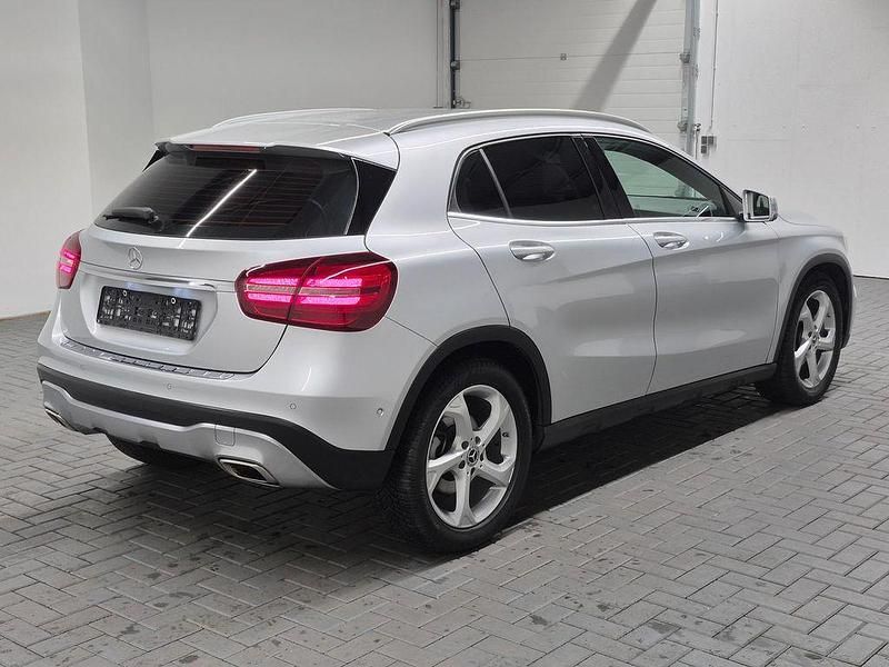 Gebraucht Mercedes GLA180 122 PS (89 kW) 2019 Iridiumsilber  met. SUV