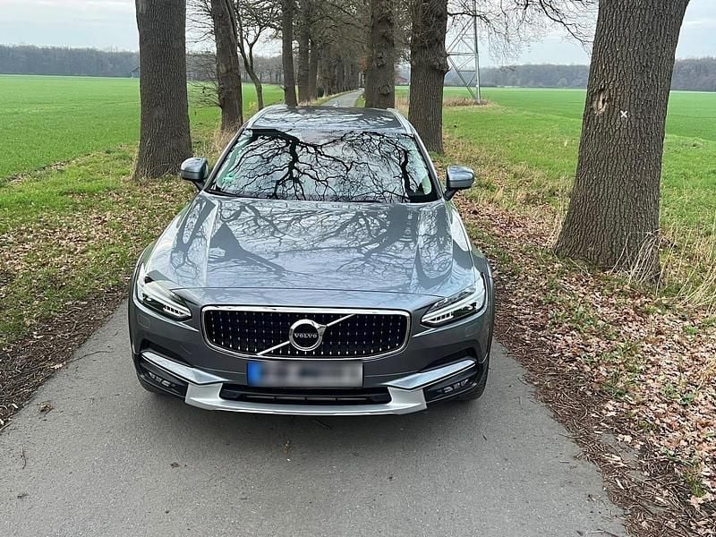 Gebraucht Volvo V90 CC 190 PS (139 kW) 2019 Grau Kombi