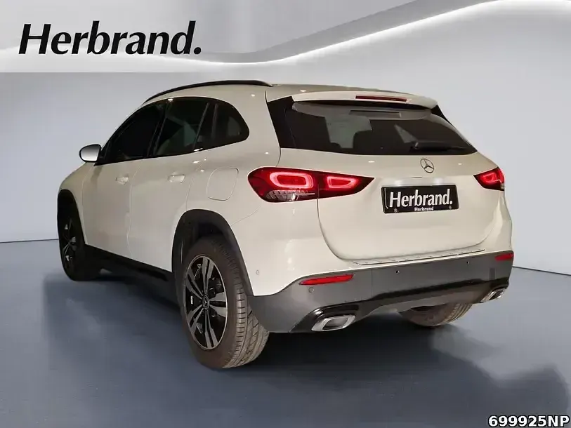 Gebraucht Mercedes GLA180 Progressive 136 PS (100 kW) 2021 Unilack polarweiß SUV