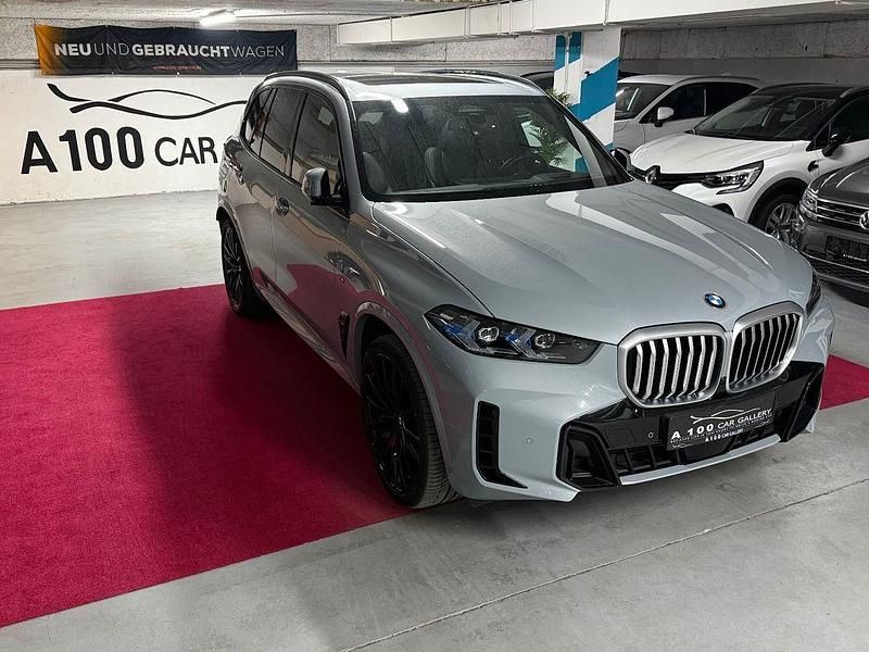 Grau Gebraucht 2025 BMW X5 M Sport SUV | 74.499 € (Superpreis) - Bild 1/4