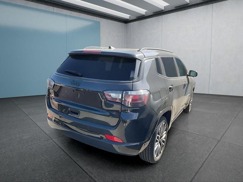 Neu Jeep Compass Summit 131 PS (96 kW) 2025 Schwarz SUV