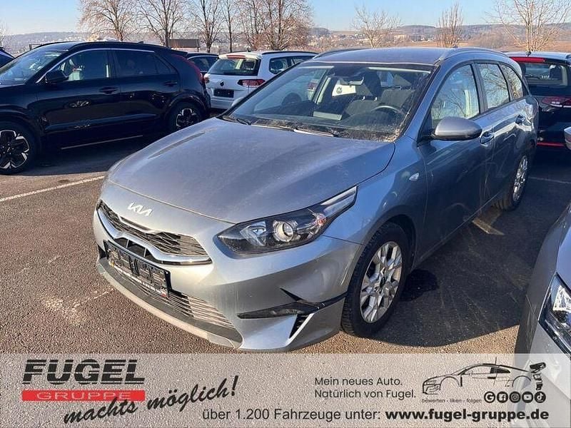 Silber Gebraucht 2022 Kia Ceed Kleinwagen | 19.399 € (Guter Preis) - Bild 1/3