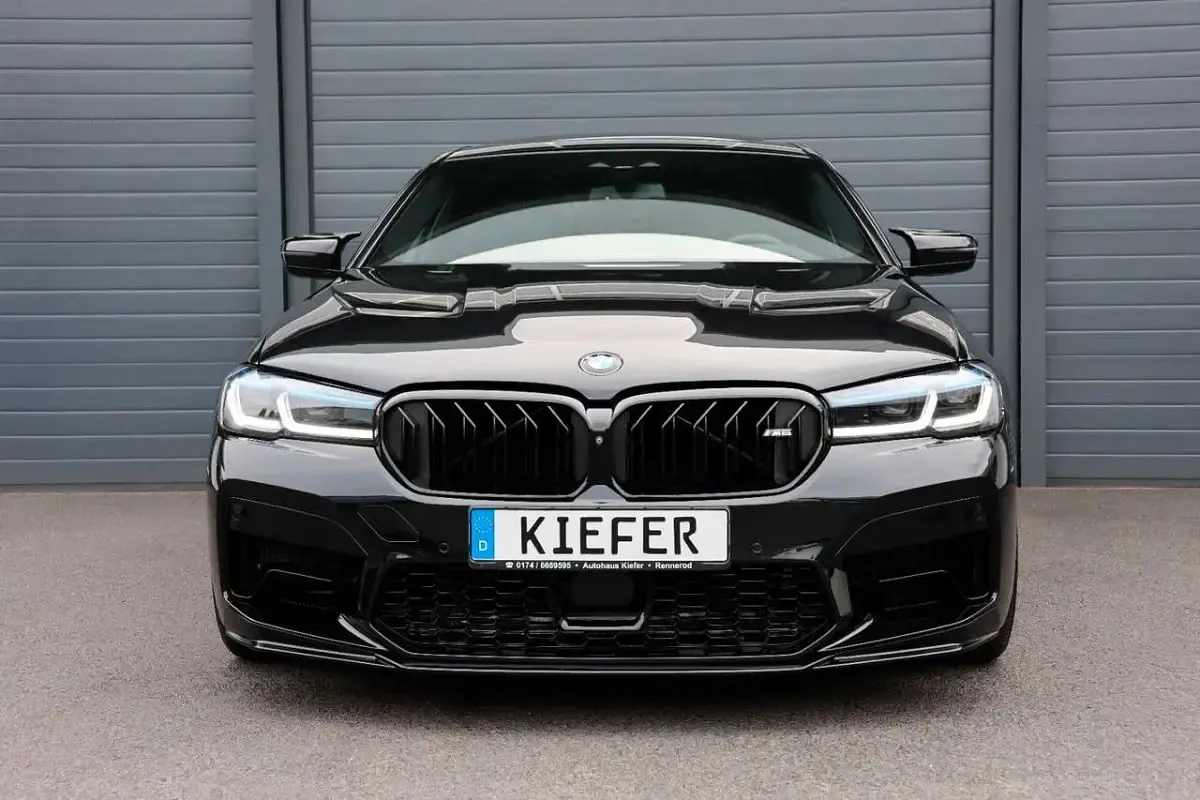 Gebraucht BMW 550 462 PS (339 kW) 2017 Black sapphire metallic Limousine