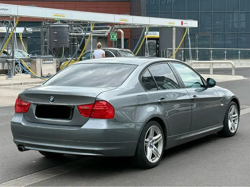 Second-hand BMW 320 170 CP (125 kW) 2009 Gri Berlinǎ