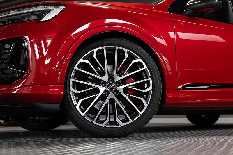 Neu Audi Q7 S-Line 330 PS (242 kW) 2025 Chilirot metallic SUV