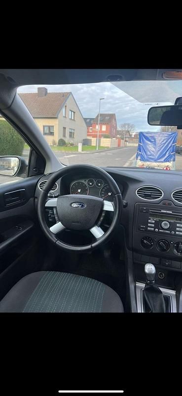 Gebraucht Ford Focus 101 PS (74 kW) 2006 Silber Kleinwagen