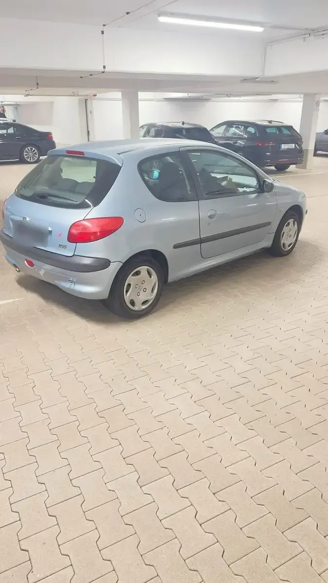 Gebraucht Peugeot 206 60 PS (44 kW) 2001 Silber Kleinwagen