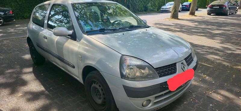 Silber Gebraucht 2003 Renault Clio Coupé | 500 € - Bild 1/4