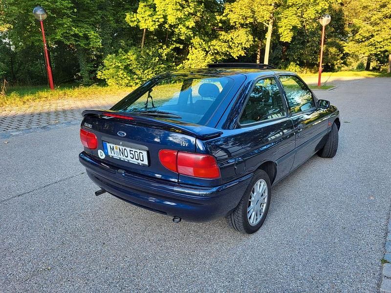 Blau Gebraucht 1997 Ford Escort Limousine | 3.600 € (Teuer) - Bild 1/4