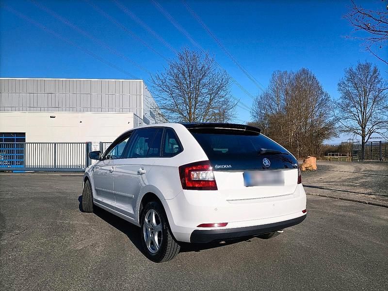 Gebraucht Skoda Rapid 90 PS (66 kW) 2014 Weiß Kleinwagen