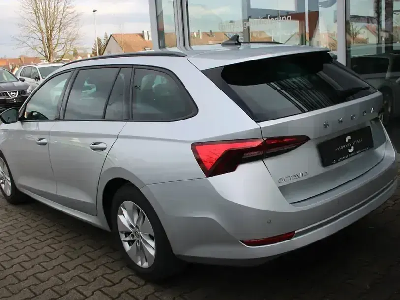 Gebraucht Skoda Octavia Ambition 116 PS (85 kW) 2021 Brilliantsilber Kombi