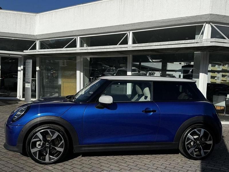 Second-hand Mini John Cooper Works 204 CP (150 kW) 2024 Albastru Hatchback