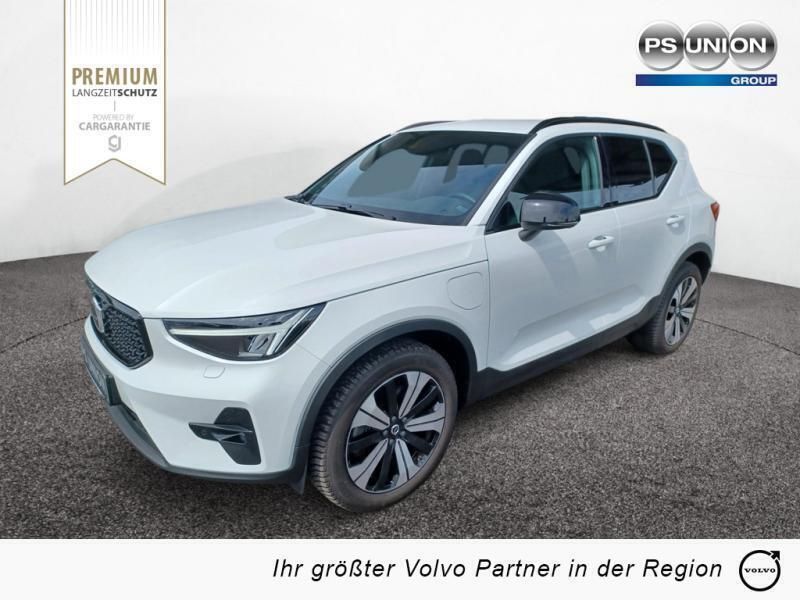Weiss / crystal weiss Gebraucht 2022 Volvo XC40 Plus SUV | 35.990 € (Fairer Preis) - Bild 1/4