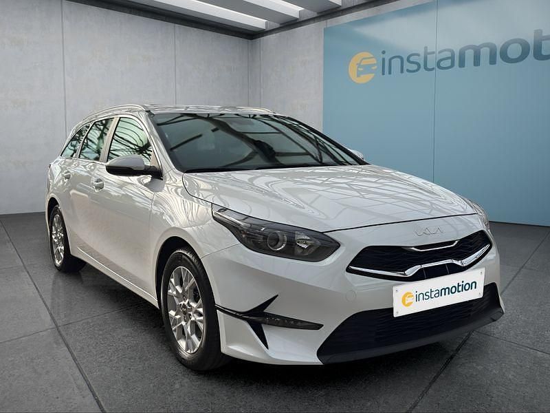 Gebraucht Kia Ceed 120 PS (88 kW) 2023 Weiß Kleinwagen