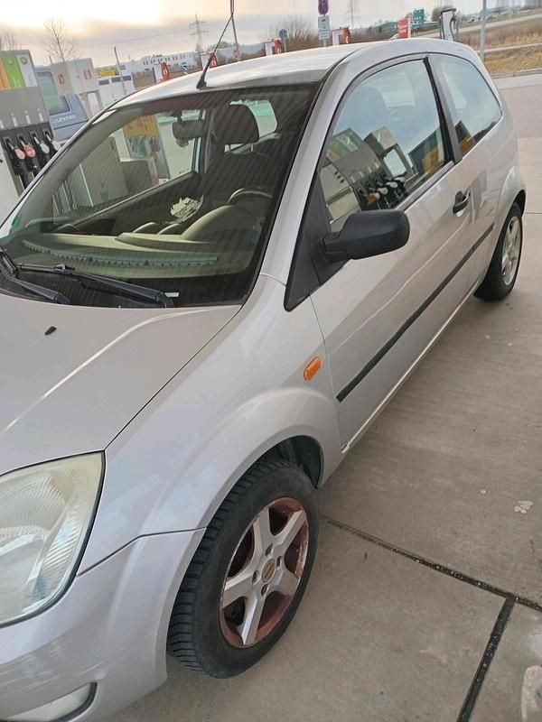 Gebraucht Ford Fiesta 80 PS (58 kW) 2004 Silber Kleinwagen