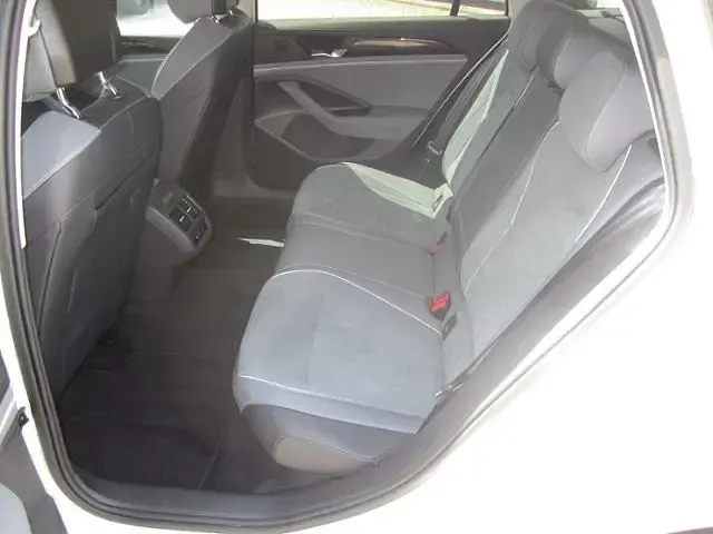Gebraucht VW Passat Business 150 PS (110 kW) 2024 Weiß Kombi