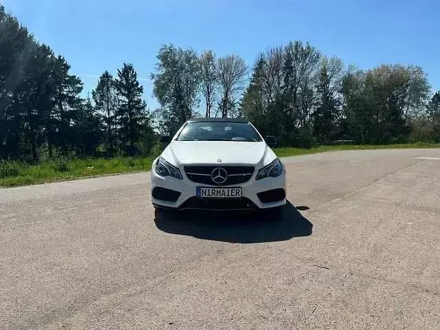 Używany Mercedes E500 AMG 408 KM (300 kW) 2014 Biały Kabriolet