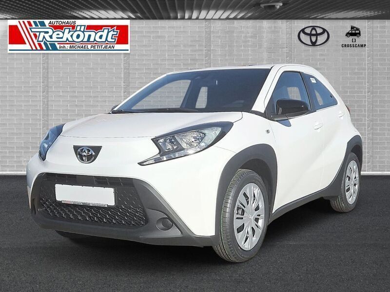 Schneeweiß Neu 2025 Toyota Aygo X-play Kleinwagen | 18.790 € - Bild 1/4