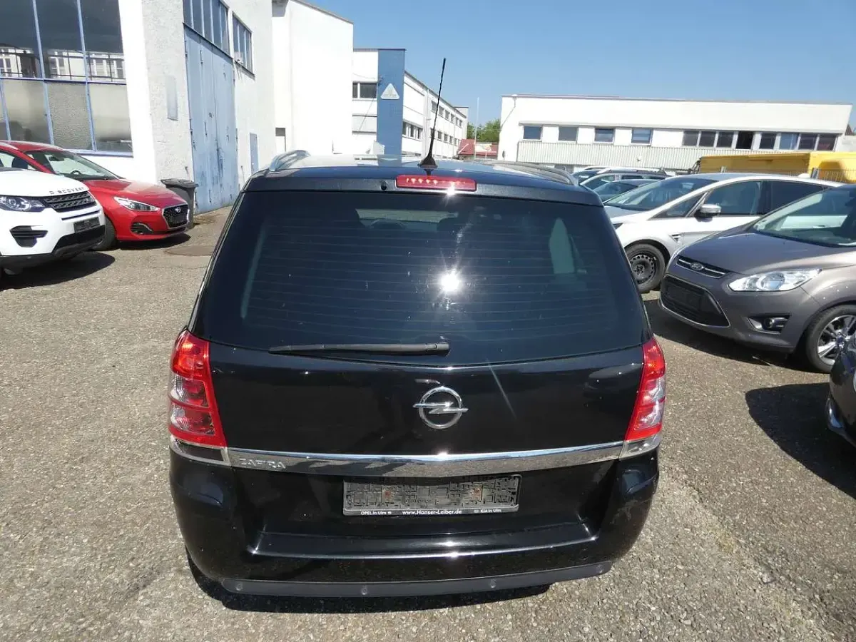 Gebraucht Opel Zafira Family 140 PS (102 kW) 2013 Karbonschw graphitschw midnigh Van / Kleinbus