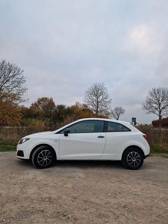 Gebraucht Seat Ibiza SC 60 PS (44 kW) 2010 Weiß Kleinwagen