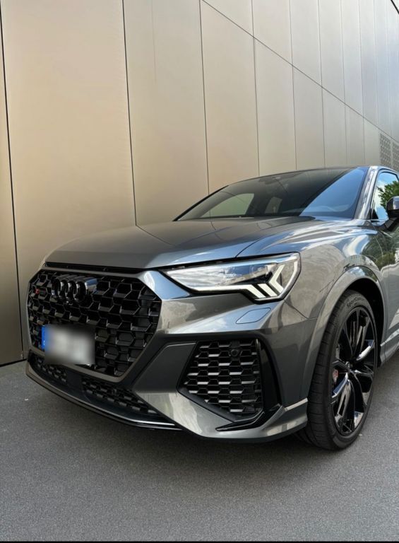 Grau Gebraucht 2021 Audi RS Q3 Sportback Sport SUV | 60.850 € (Teuer) - Bild 1/4