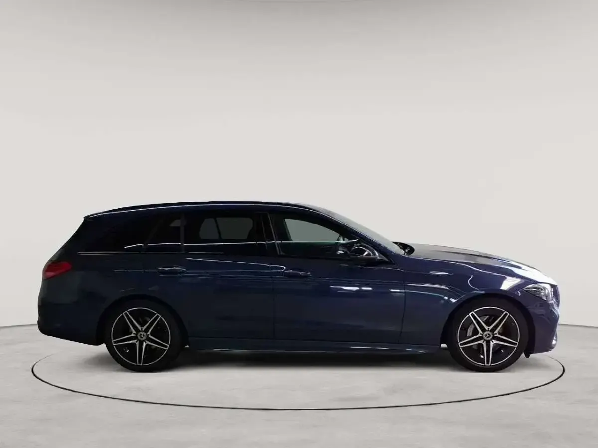 Gebraucht Mercedes C180 AMG line 170 PS (125 kW) 2023 Sodalithblau metallic Kombi