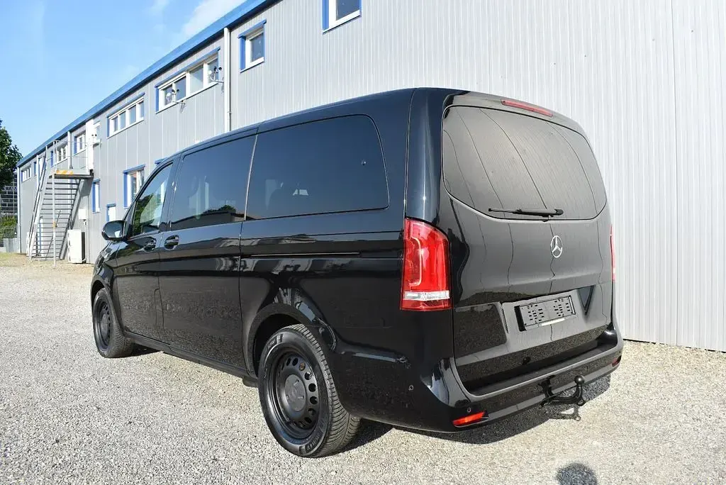 Gebraucht Mercedes V300 237 PS (174 kW) 2024 Schwarz Van / Kleinbus