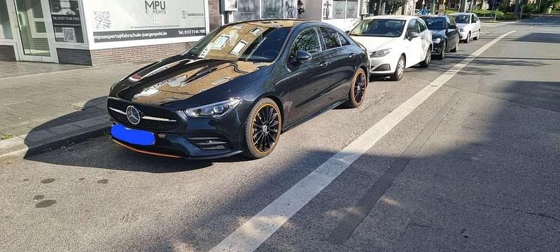 Schwarz Gebraucht 2019 Mercedes CLA200 AMG line Coupé | 29.000 € (Fairer Preis) - Bild 1/4