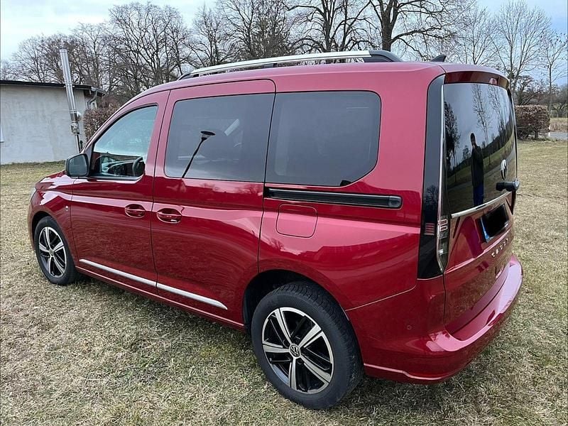 Gebraucht VW Caddy Style 122 PS (89 kW) 2022 Rot Van / Kleinbus