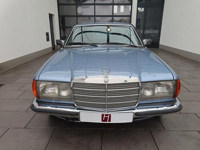 Gebraucht Mercedes 230 136 PS (100 kW) 1981 Blau Coupé