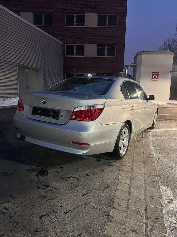 Gebraucht BMW 523 177 PS (130 kW) 2005 Silber Limousine