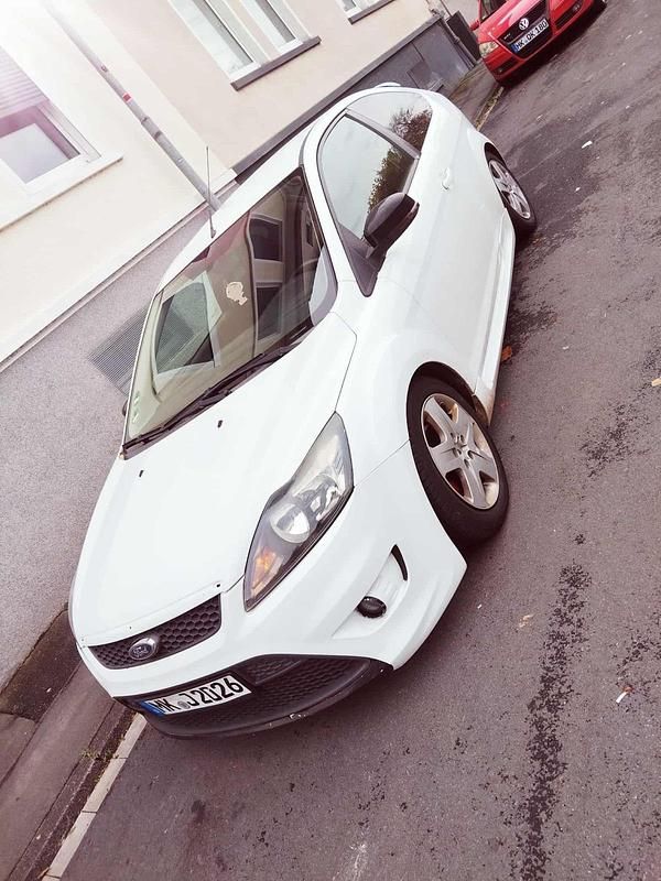 Weiß Gebraucht 2008 Ford Focus Kleinwagen | 1.650 € (Fairer Preis) - Bild 1/4
