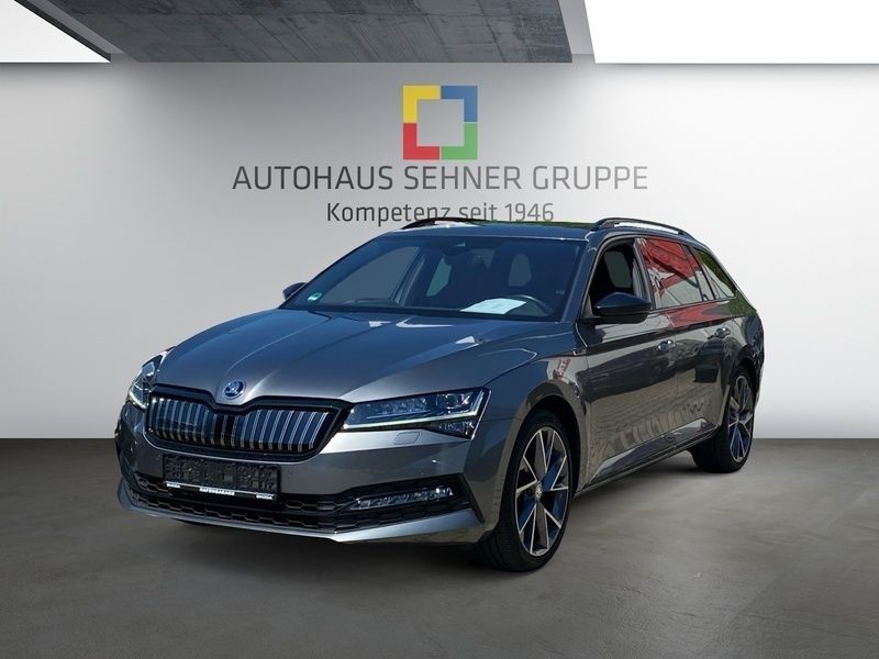 Graphitegrau metallic (grau) Gebraucht 2021 Skoda Superb SportLine Kombi | 27.970 € (Fairer Preis) - Bild 1/4