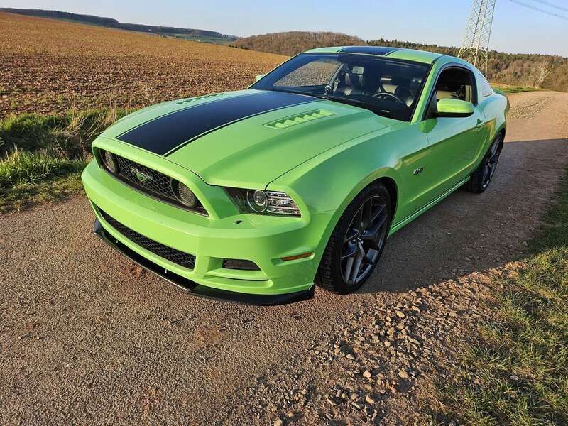 Grün Gebraucht 2014 Ford Mustang GT Premium Coupé | 26.000 € (Fairer Preis) - Bild 1/4