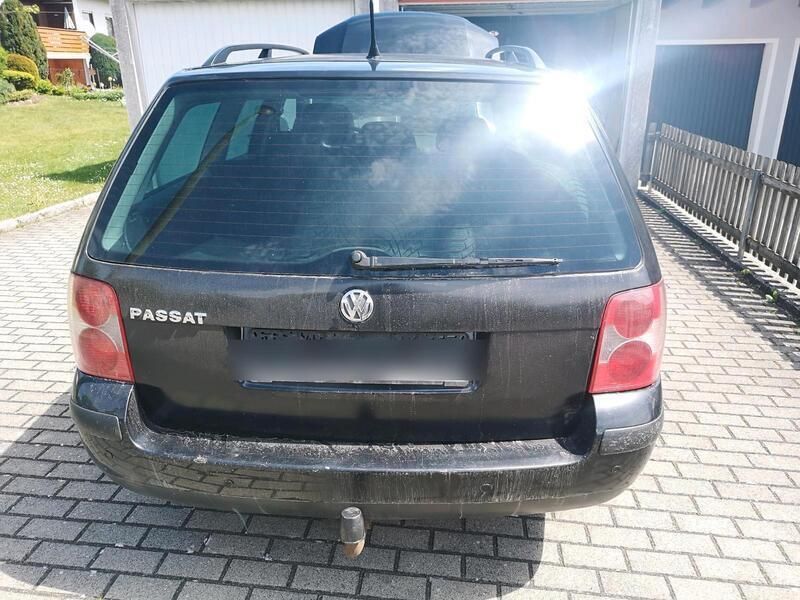 Schwarz Gebraucht 2005 VW Passat Family Kombi | 1.350 € (Guter Preis) - Bild 1/4