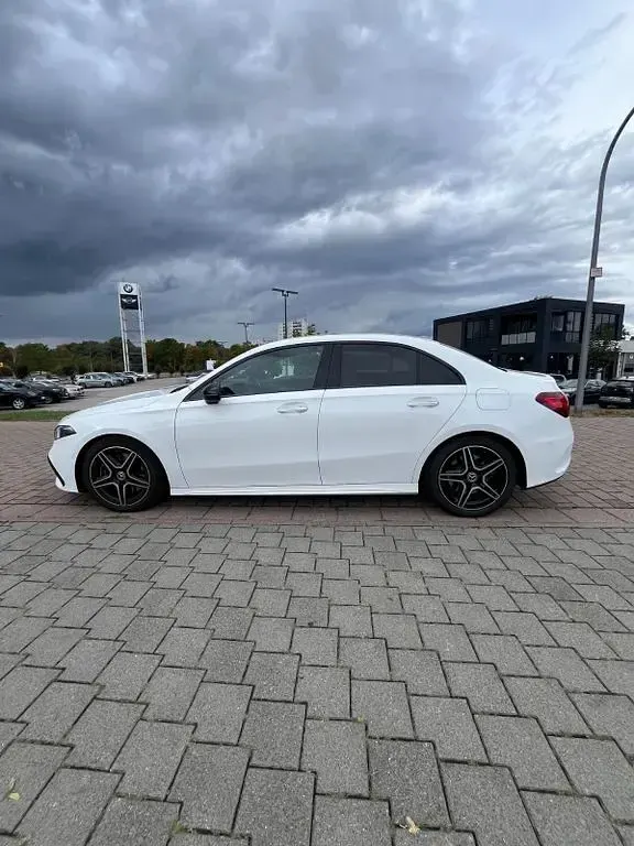 Gebraucht Mercedes A250 AMG line 224 PS (164 kW) 2024 Weiß Limousine