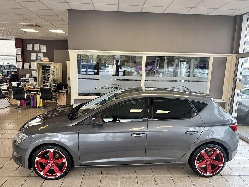 Grau Gebraucht 2014 Seat Leon FR Limousine | 9.990 € (Fairer Preis) - Bild 1/4